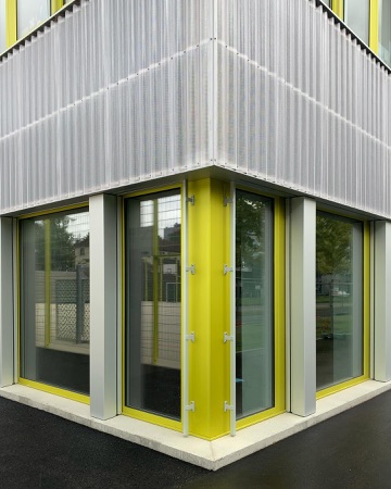 Fassaden, Fenster aus Beton, Metall · Schulanlage Thurgauerstrasse — Bollhalder Walser Architektur