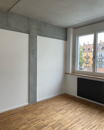 Fenster, Stützen aus Beton, Holz · Ersatzneubau Hunzikerei - Wohnen im Gewerbehaus — op-arch