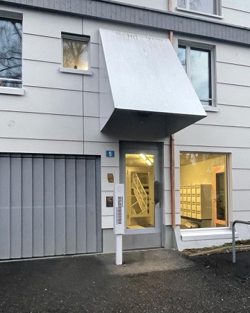 Fenster, Eingänge aus Beton, Holz · Wohnhaus Waldmeisterweg — Lütjens Padmanabhan