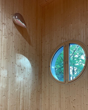Fenster aus Holz, Glas · Provisorische Sporthalle Kantonsschule Freudenberg — pool Architekten