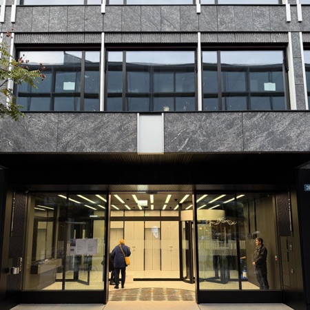 Türen, Eingänge aus Metall, Glas · Gebäude Zollstrasse 20/36 — Meier Hug Architekten