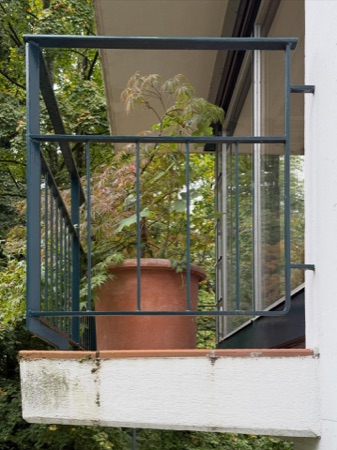 Handläufe, Balkone aus Beton, Metall · Haus Steiger, Doldertal — Rudolf Steiger / Flora Steiger-Crawford