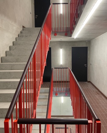 Treppenhäuser, Türen aus Beton, Metall · Manegg Mitte — Neff Neumann Architekten