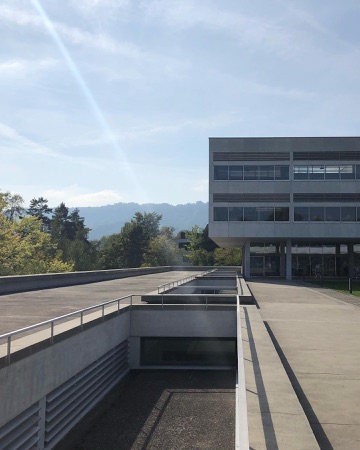Fassaden, Handläufe aus Beton, Metall · Kantonsschule Freudenberg — Jacques Schader