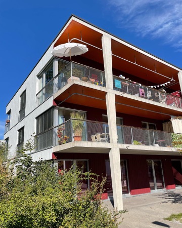 Fassaden, Balkone aus Beton, Holz · Wohnsiedlung Brüggliäcker — BS+EMI Architektenpartner