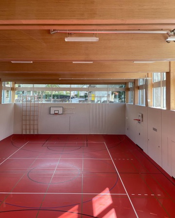 Fenster, Decken aus Holz, Glas · Schulanlage Allmend — Studio Burkhardt