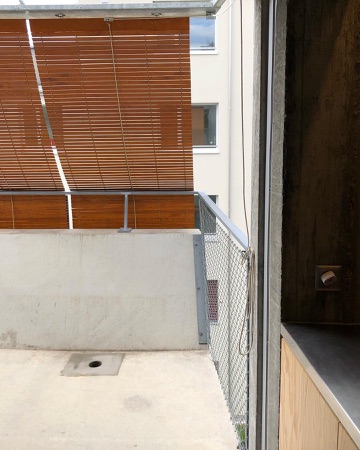 Handläufe, Balkone aus Beton, Holz · Affordable Housing Langgrütstrasse — gus wüstemann architects