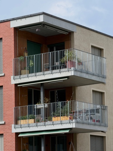 Balkone aus Beton, Metall · Wohnsiedlung Im Stückler — Adrian Streich Architekten