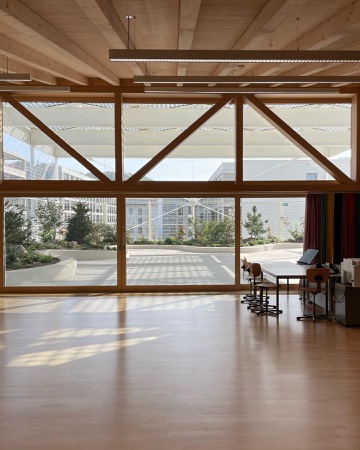Fenster, Decken aus Holz, Glas · Schulanlage Allmend — Studio Burkhardt