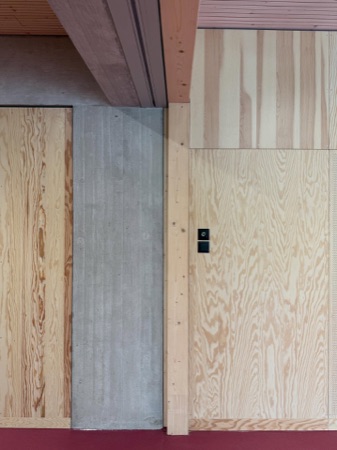Stützen aus Beton, Holz · Schulhaus Nägelimoos — Galli Rudolf Architekten