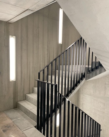 Treppenhäuser, Handläufe aus Beton, Metall · Manegg Mitte — Neff Neumann Architekten