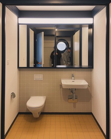Bäder aus Metall, Keramik · Alterswohnen Waffenplatzstrasse 18 — Loeliger Strub Architektur