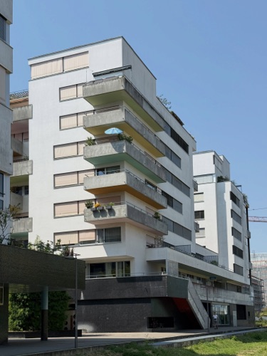 Fassaden, Balkone aus Beton, Verputz · Überbauung James — SGGK Architekt*innen Studio Gmür