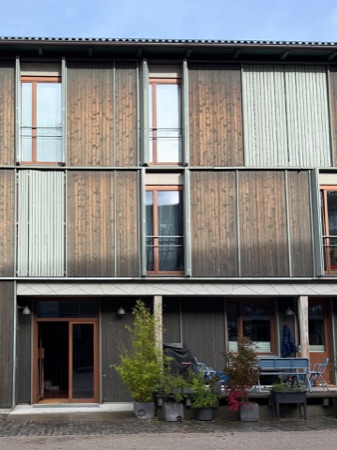 Fassaden, Fenster aus Holz, Metall · Wohnüberbauung Maiengasse — Esch Sintzel Architekten