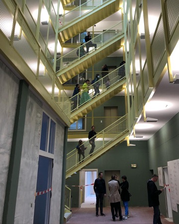 Treppenhäuser, Handläufe aus Beton, Metall · Haus Krokodil — ARGE Baumberger Stegmeier / KilgaPopp