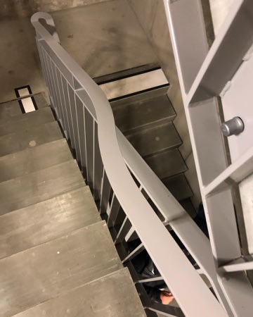 Treppenhäuser, Handläufe aus Beton, Metall · Toni-Areal — EM2N