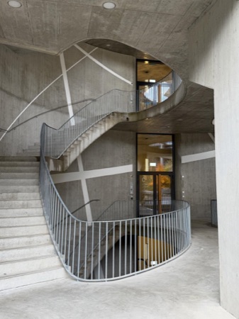Treppenhäuser, Türen aus Beton, Metall · SIP Main Campus — Herzog & de Meuron