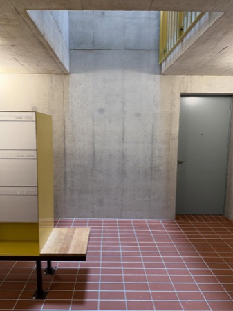 Türen, Eingänge aus Beton, Metall · Wohnhaus Auwiesenstrasse — Adrian Streich Architekten