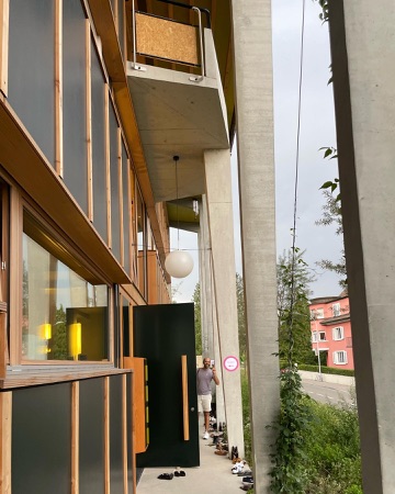 Fassaden, Balkone aus Beton, Holz · Haus im Garten — Loeliger Strub Architektur