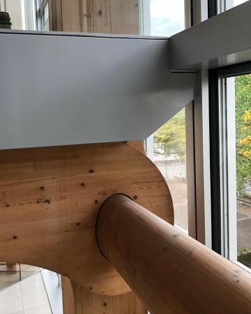 Fenster, Stützen aus Holz, Metall · Tamedia office building — Shigeru Ban Architects