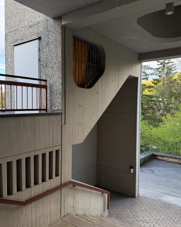 Treppenhäuser, Handläufe aus Beton, Metall · Reformierte Kirche Leimbach — Oskar Bitterli