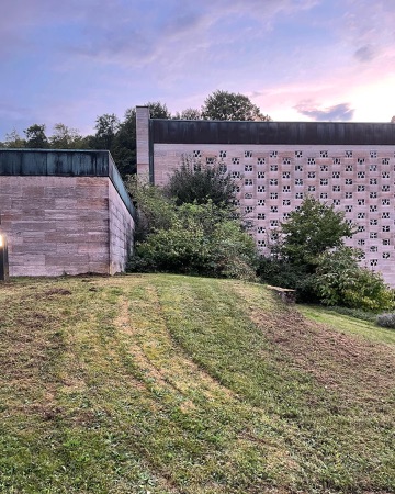 Fassaden aus Metall, Glas · Krematorium Nordheim — Albert Heinrich Steiner