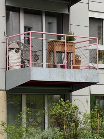 Handläufe, Balkone aus Metall, Glas · Triemli 4 — toblergmür Architekten