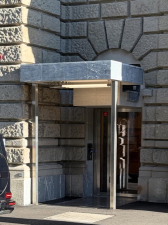 Türen, Eingänge aus Metall, Glas · Ehemalige Börse, Bahnhofstrasse 3 — Studio Märkli