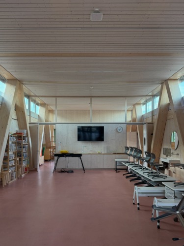 Decken aus Holz · Schulanlage Wilacker — bernath+widmer Architekten
