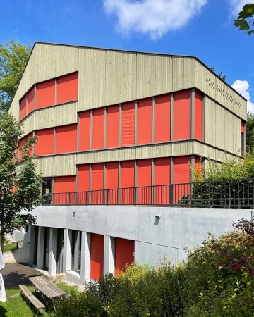 Fassaden, Balkone aus Beton, Holz · Hort Ilgen — Wolfgang Rossbauer