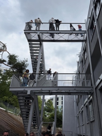 Treppenhäuser, Handläufe aus Metall · Breitensteinstrasse — EMI Architekten