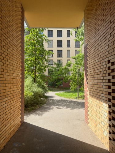 Höfe aus Backstein · Wohnsiedlung Im Stückler — Adrian Streich Architekten