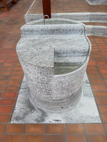 Naturstein · Kirche Maria-Hilf — Walter Moser