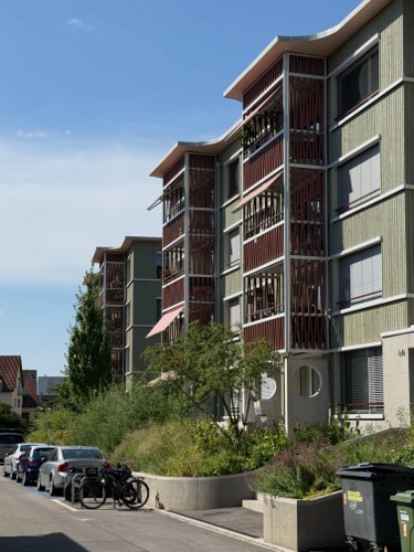Fassaden, Balkone aus Holz · Wohnsiedlung Frohalp Zürich — Zimmermann Sutter Architekten