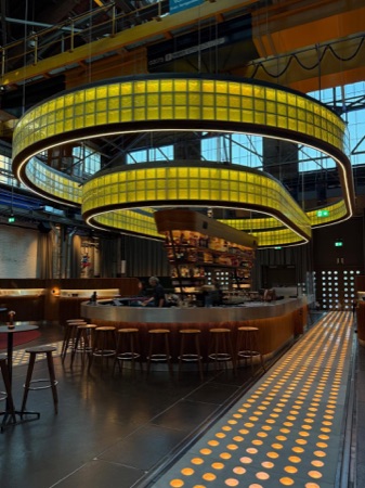 Decken aus Metall, Glas · Lokstadthallen — Oxid Architektur