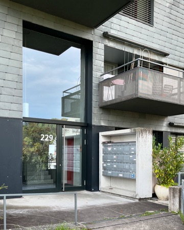 Türen, Balkone aus Metall, Glas · Wohnsiedlung Leimbachstrasse — pool Architekten
