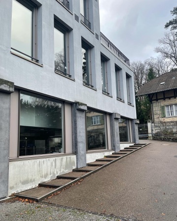 Fassaden, Fenster aus Beton, Metall · Hotelfachschule Belvoirpark — Peter Märkli