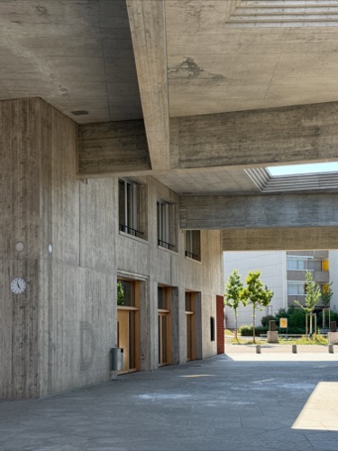 Decken aus Beton · Schulanlage Schauenberg — Adrian Streich Architekten