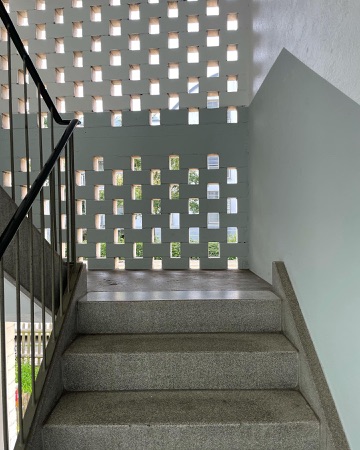 Treppenhäuser, Handläufe aus Metall, Backstein · Greifenseestrasse 60
