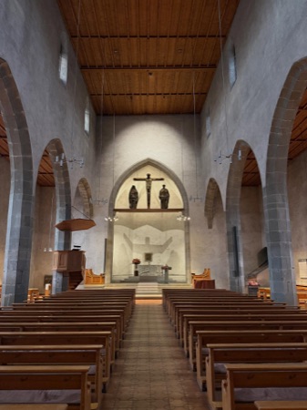 Stützen, Decken aus Holz, Naturstein · Augustinerkirche — Max Kopp