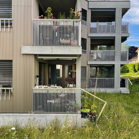 Fassaden, Handläufe aus Beton, Holz · Wohnsiedlung Riedgraben — Blättler Dafflon Architekten