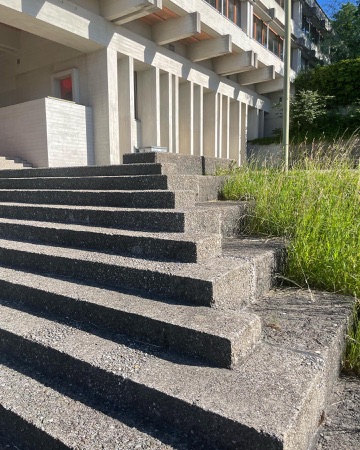 Treppenhäuser, Stützen aus Beton · Schulhaus Stettbach — Esther & Rudolf Guyer