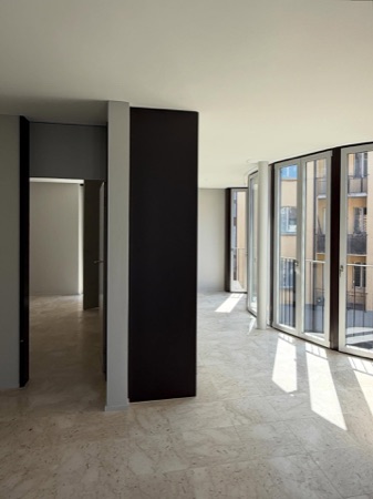 Fenster, Türen aus Glas, Naturstein · Apartment Building Milchbuck — EMI Architekten