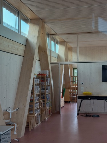 Decken aus Holz · Schulanlage Wilacker — bernath+widmer Architekten