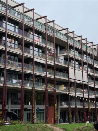 Fassaden, Balkone aus Beton, Metall · Haus LeNa — Scheibler & Villard