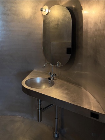 Bäder aus Metall, Glas · Das wohltemperierte Haus, Winkelbau Zwhatt — EMI Architekten