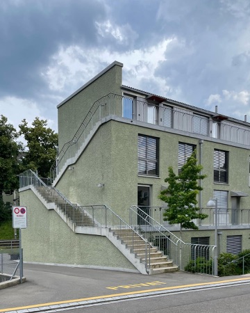 Fassaden, Treppenhäuser aus Beton, Metall · Wohnhaus mit Gewerbe am Bahnhof Töss — KilgaPopp Architekten