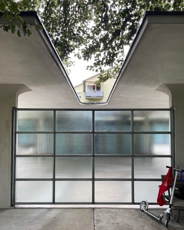 Fenster, Stützen aus Beton, Metall · Freibad Allenmoos — Max Ernst Haefeli / Werner Max Moser