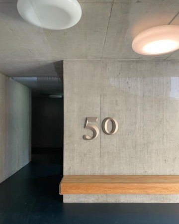 Eingänge, Decken aus Beton, Holz · Wohnsiedlung Riedgraben — Blättler Dafflon Architekten