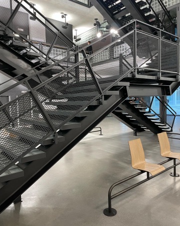 Treppenhäuser, Handläufe aus Beton, Metall · Research Building GLC, ETH Zurich — Boltshauser Architekten